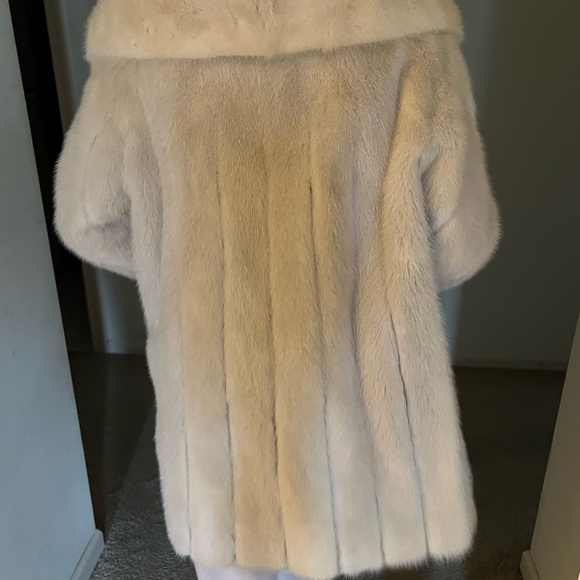 Dicker and Dicker Beverly Hills, garment bag. Excellent condition. - Picture 3 of 3